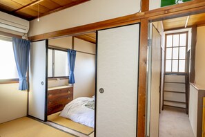 Rent Rohji house in Kyoto - Bedroom (futons)