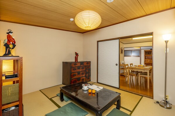 Rent Rohji house in Kyoto - Living room