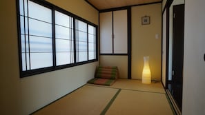 Rent Gojo Machiya house in Kyoto | Japan Experience - Bedroom (two futons)