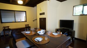 Rent Gojo Machiya house in Kyoto | Japan Experience - Living / dining room