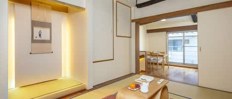 Rent Tsukinowacho house in Kyoto | Japan Experience - Living room