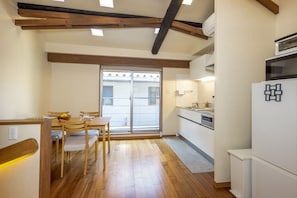 Rent Tsukinowacho house in Kyoto | Japan Experience - Kitchen / dining room