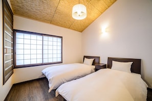 Rent Kyoka-an house in Kyoto - Bedroom (two single beds)