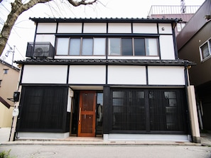 Louer la maison Higashiyama Tomarigi à Kanazawa  - Avant de la propriété