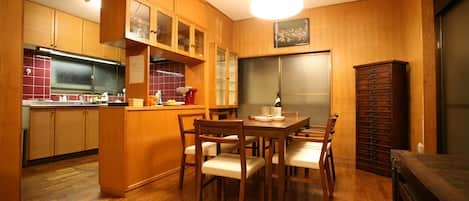 Rent Ikebukuro house in Tokyo | Japan Experience - Living / dining room