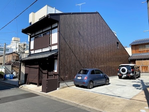Mieten Sie das Sankoku Bashira-Haus in Kyoto - Vorne-Eigenschaft