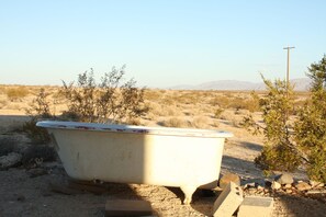 Outdoor working bathtub with hot and cold water