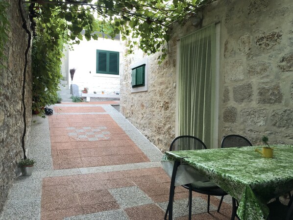Outdoor dining