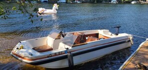 This is the Stabbin Wagon.   This is one of 2 electric boats included with your rental.  You can use this for leisure around the lake or to travel back and forth from the mainland parking area. 