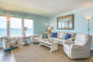 You'll never get tired of relaxing in the living room and taking in the view!