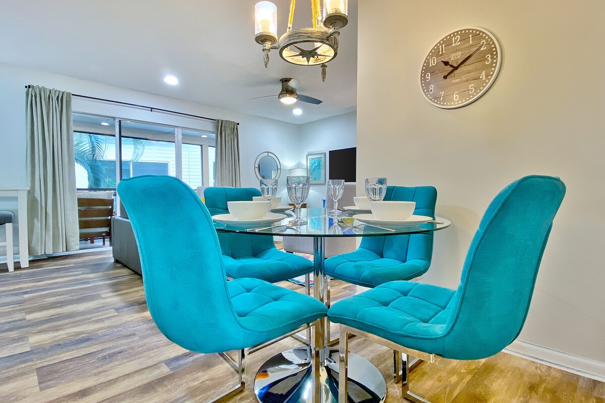 Beach condo with screened balcony & Intracoastal-view pool – dog-friendly