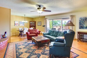 Living Room | Free WiFi