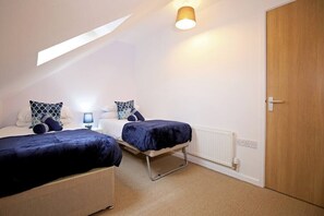 Bedroom 2- Twin room (one single bed and one pull out bed)

