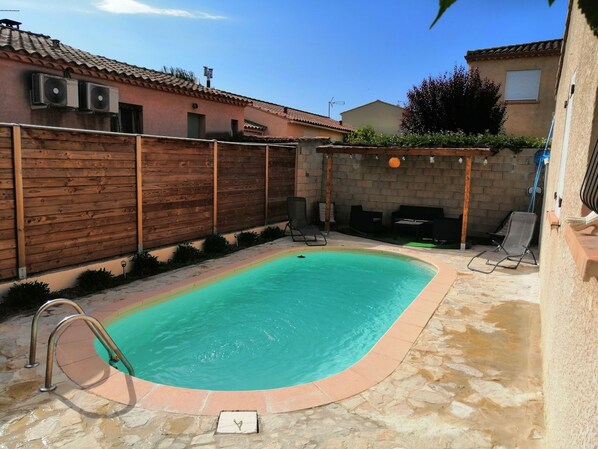 Piscine et sa terrasse 