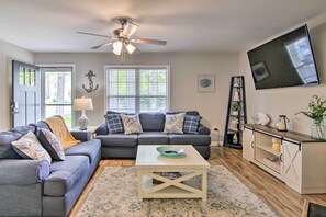 Living Room | Central Air Conditioning | Smart TVs