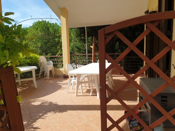 Outdoor dining