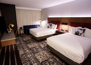 3 Deluxe Queens Guest Room 2