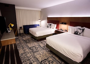 3 Deluxe Queens Guest Room 2