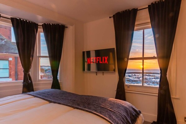 Both bedrooms have smart TV's with Netflix 