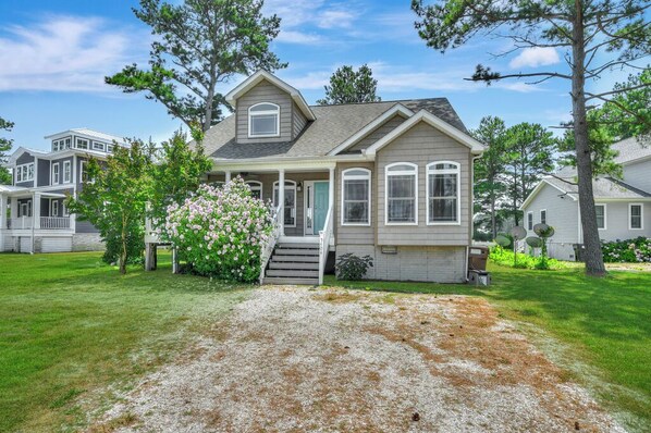 Welcome to breathtaking Teal Cottage