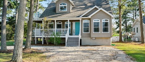 Welcome to breathtaking Teal Cottage - a Dream Vacation Home!