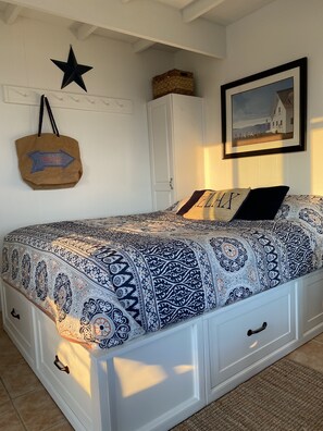 Queen bed with storage 