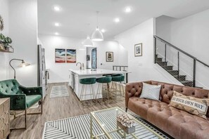 Level 2 | Open Concept Living Space