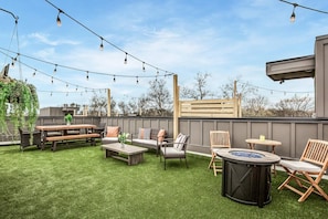 Kickback and enjoy the sun or stars on 1 of our 2 sweet rooftops. 