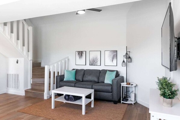 Welcome to Dune Alright! Newly renovated end unit townhome located in Carolina Beach
