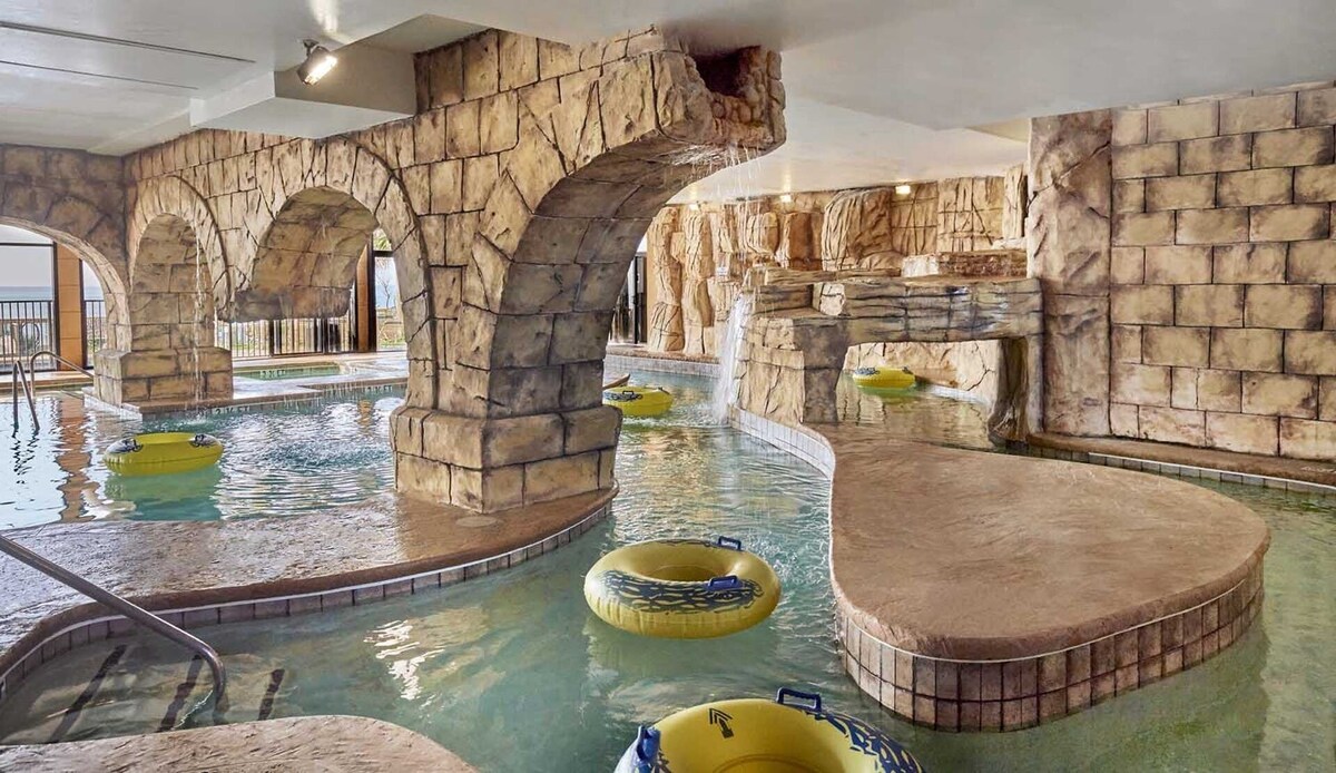 Luxurious Oceanfront Condo – Extra Spacious! On-Site Dining – Amazing Pools!