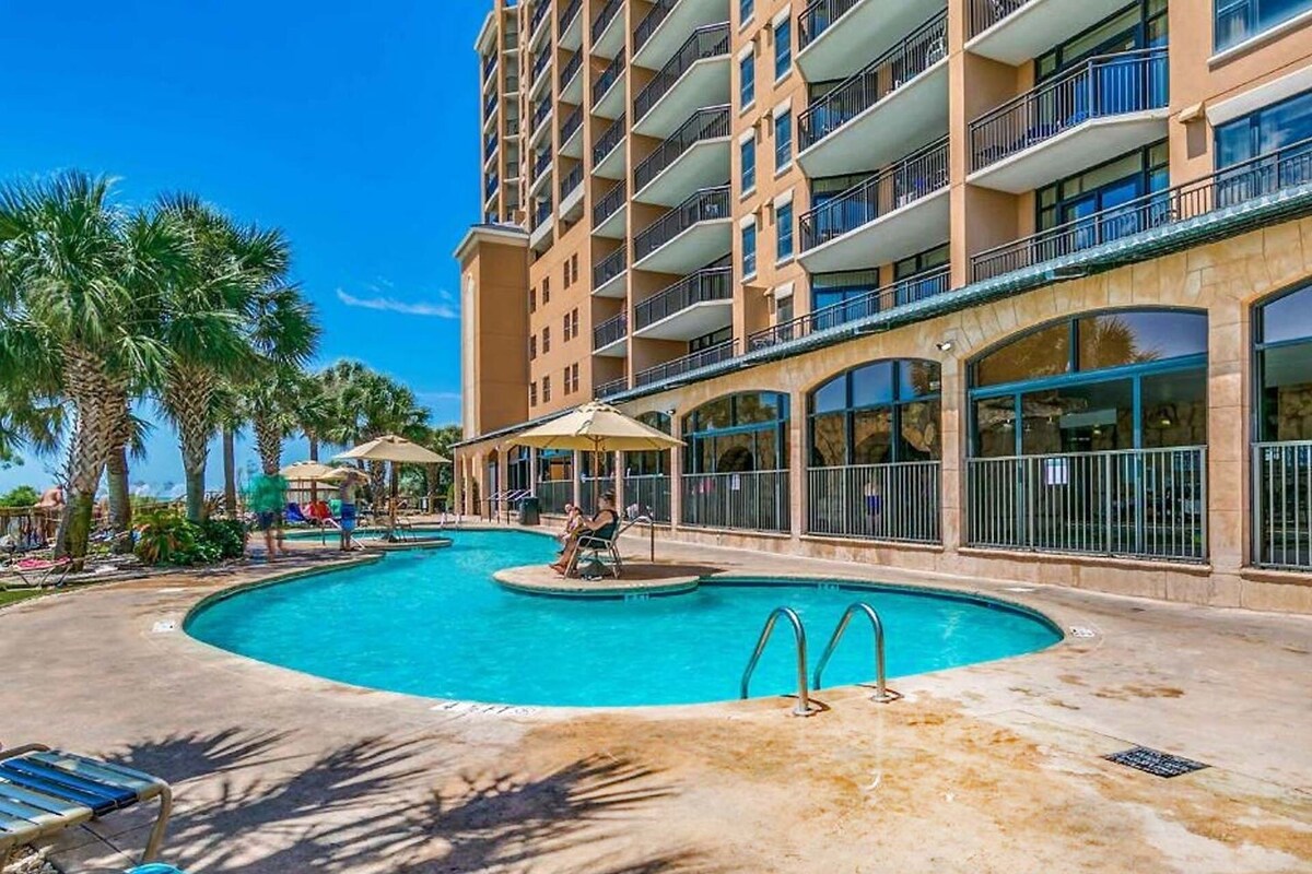 Spacious, Luxurious Oceanfront Condo – Quiet area of Myrtle Beach!