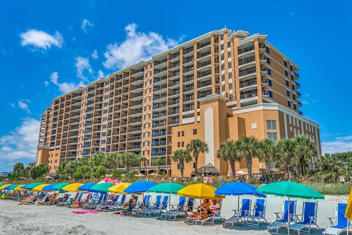 Stunning 4Bdrm Oceanfront Condo: Spacious, Amazing Pools and Amenities
