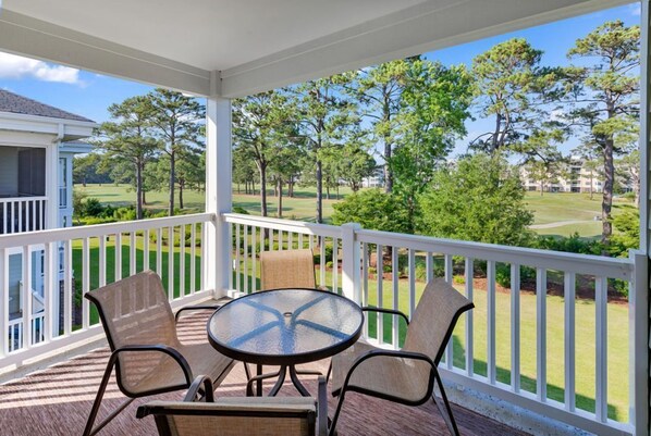 Balcony/sitting area