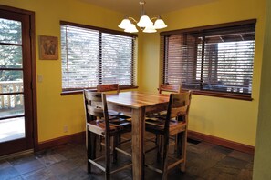 Breakfast area