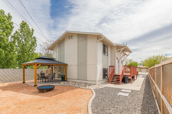 Patio area with firepit