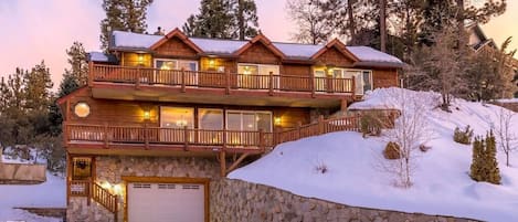 Grand Chalet in upscale neighborhood with commanding views!