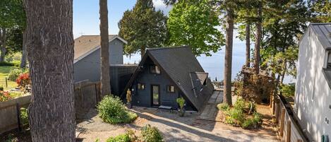A-Frame Cabin with beach access Oceanfront views