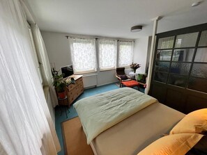 Appartement (45qm) mit Wohnküche und kostenfreiem WLAN-Wohn-Schlafraum2