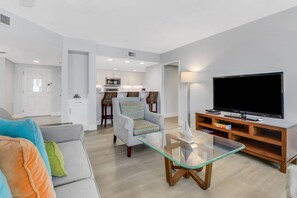 Counter barstool seating for 3 between the kitchen and living room!
