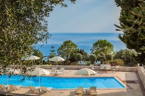 Lourdata, Studios Eagle's Nest: lovely pool, great sea view! Kefalonia holidays