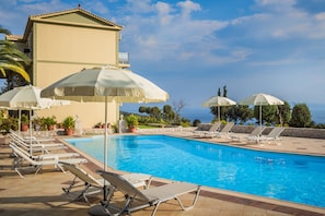 Lourdata, Studios Eagle's Nest: lovely pool, great sea view! Kefalonia holidays