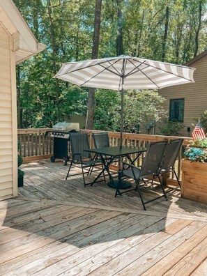Deck table n grill