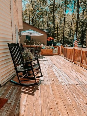 Deck facing flower box