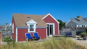 Wonderful cottage right on the water
