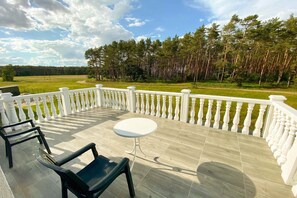 Utsikt från stugan [sommar]