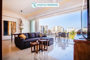 Modern condo with city views in the romantic zone