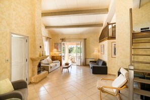 Living room with double hight ceilings
