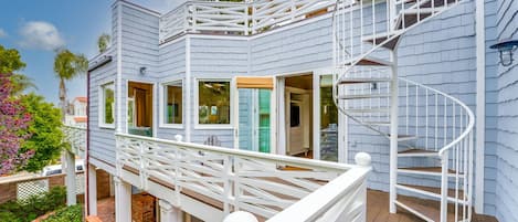 Spiral staircase to the rooftop deck