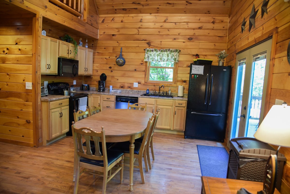 Whistling Timbers Cabin, <1 mile from S. Holston River/Dam, pet-friendly