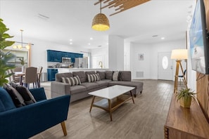 9013 Murano Mews (33).jpg